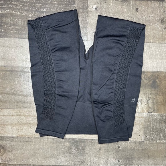 Fabletics Sync High-Waisted Perforated 7/8 Leggings size small - Picture 7 of 13